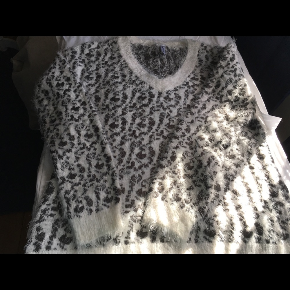 Fluffy sweater - Picture 3 of 6